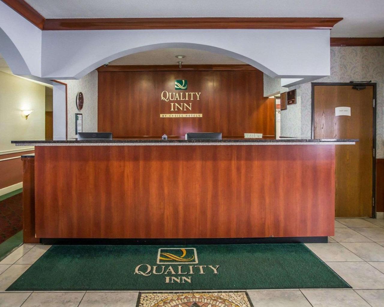 Quality Inn Peru Bagian luar foto